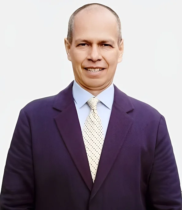 Manuel Becerra, Asesor de Negocios